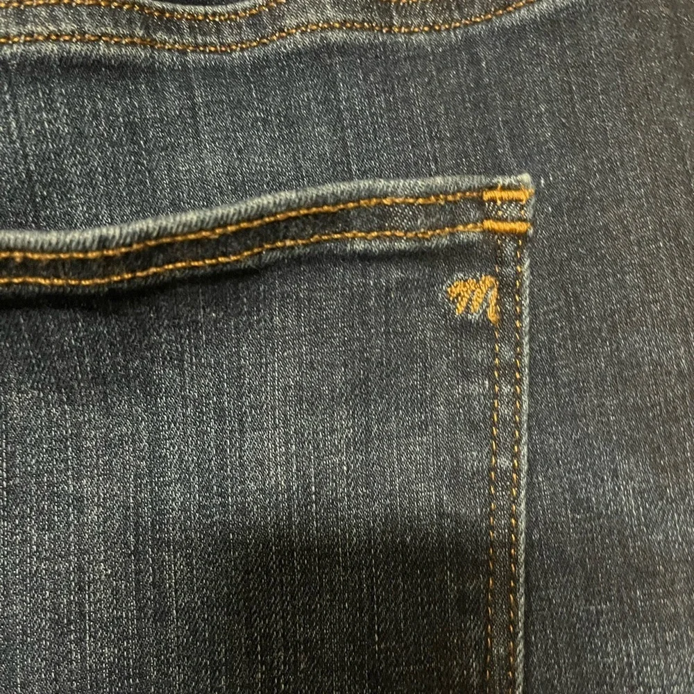 Madewell Women's size 32 Flare Jeans - Dark Blue - Picture 2 of 4
